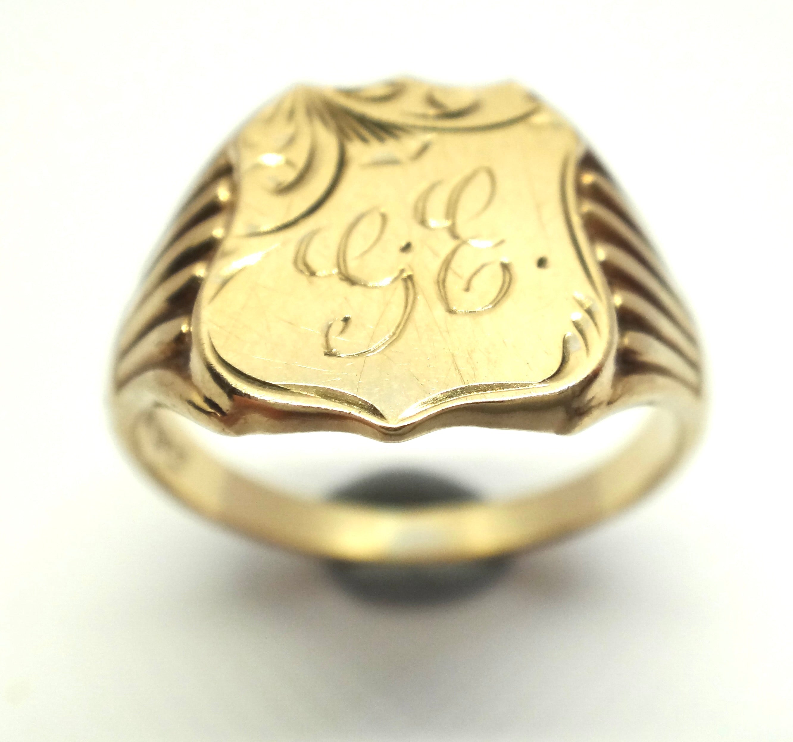ANTIQUE 9ct Yellow Gold Shield Shaped Signet Ring