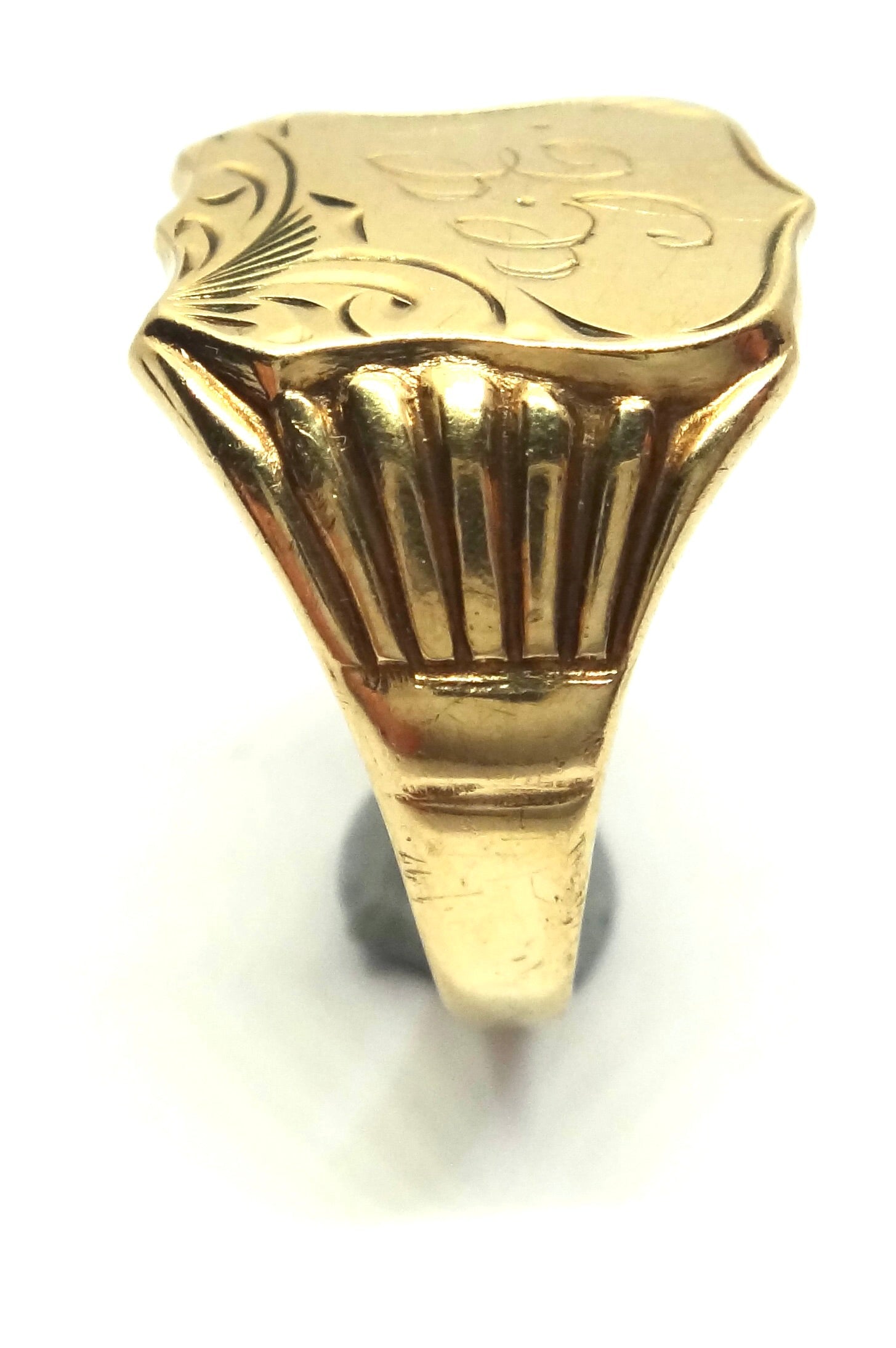 ANTIQUE 9ct Yellow Gold Shield Shaped Signet Ring