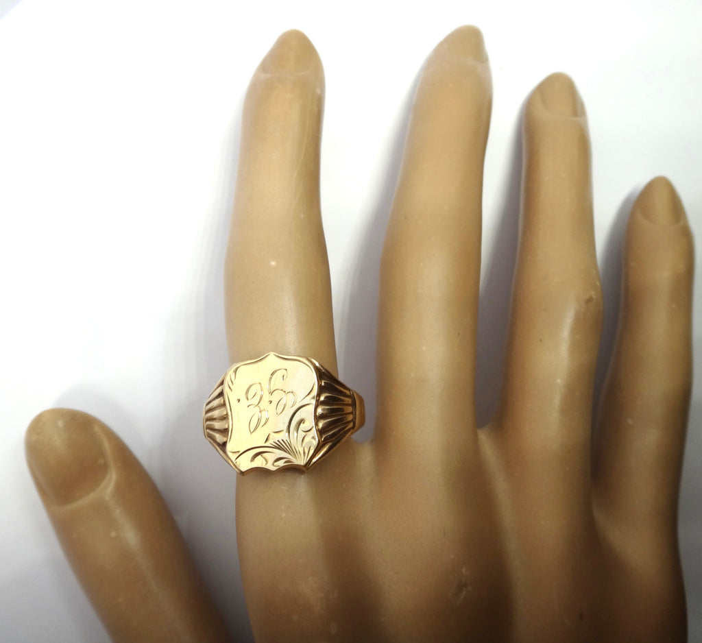 ANTIQUE 9ct Yellow Gold Shield Shaped Signet Ring