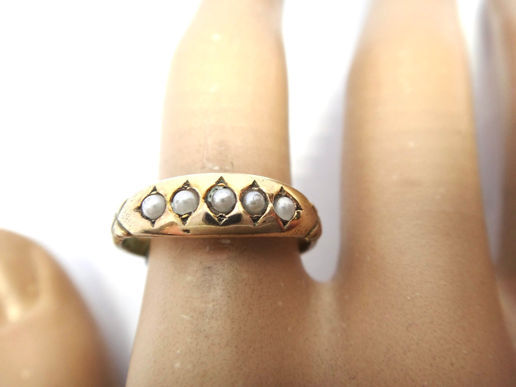 ANTIQUE 15ct Yellow Gold & Pearl Line Ring c.1900