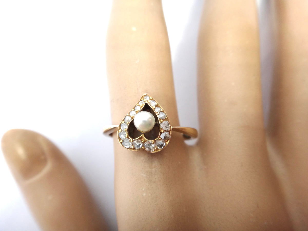 ANTIQUE 9ct Yellow Gold, Diamond & Pearl Witches Heart Ring c.1880